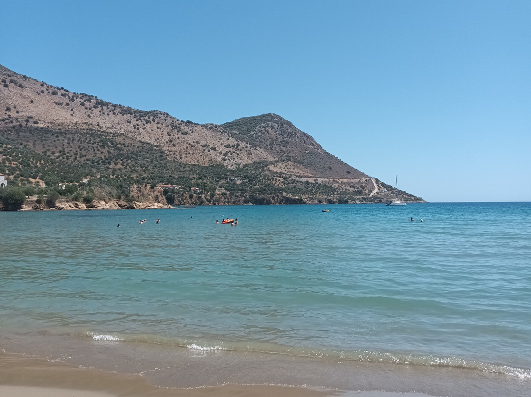 Paralia Kotrona-Kotronas必去景点