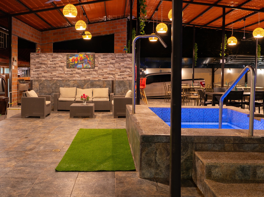 Salamandra's Suites & Hotel主图