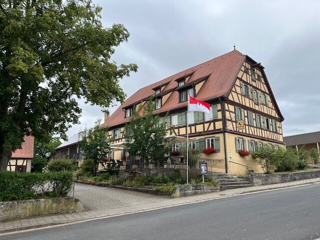 施瓦尔兹罗斯酒店主图