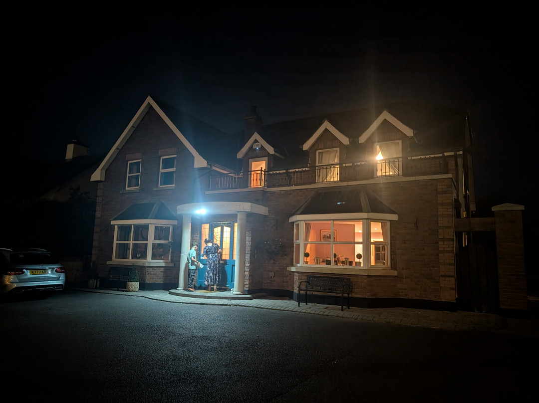 Caravogue House主图