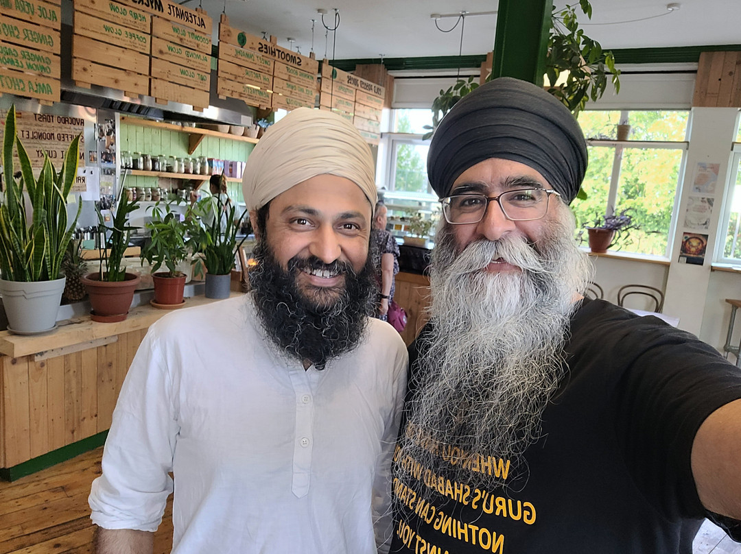 Earthlings - The healing Cafe