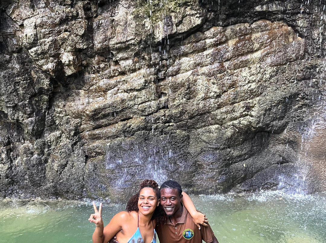 Nonsuch Falls-Drapers必去景点