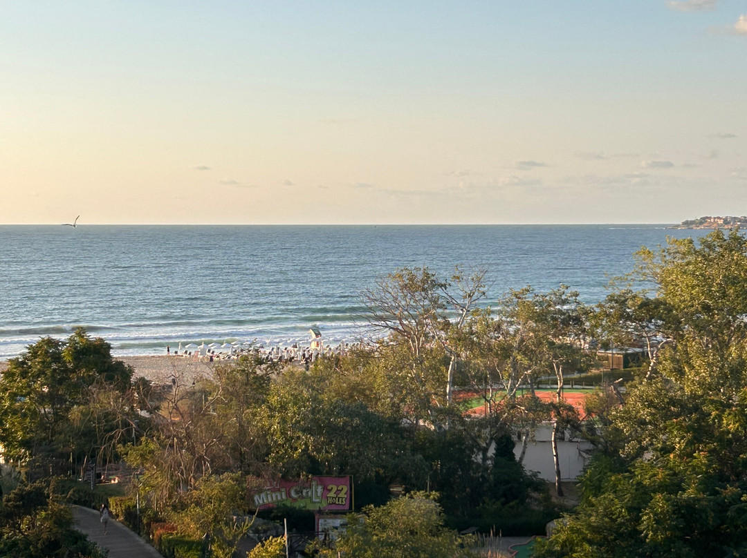 伊波罗之星太阳海滩酒店主图