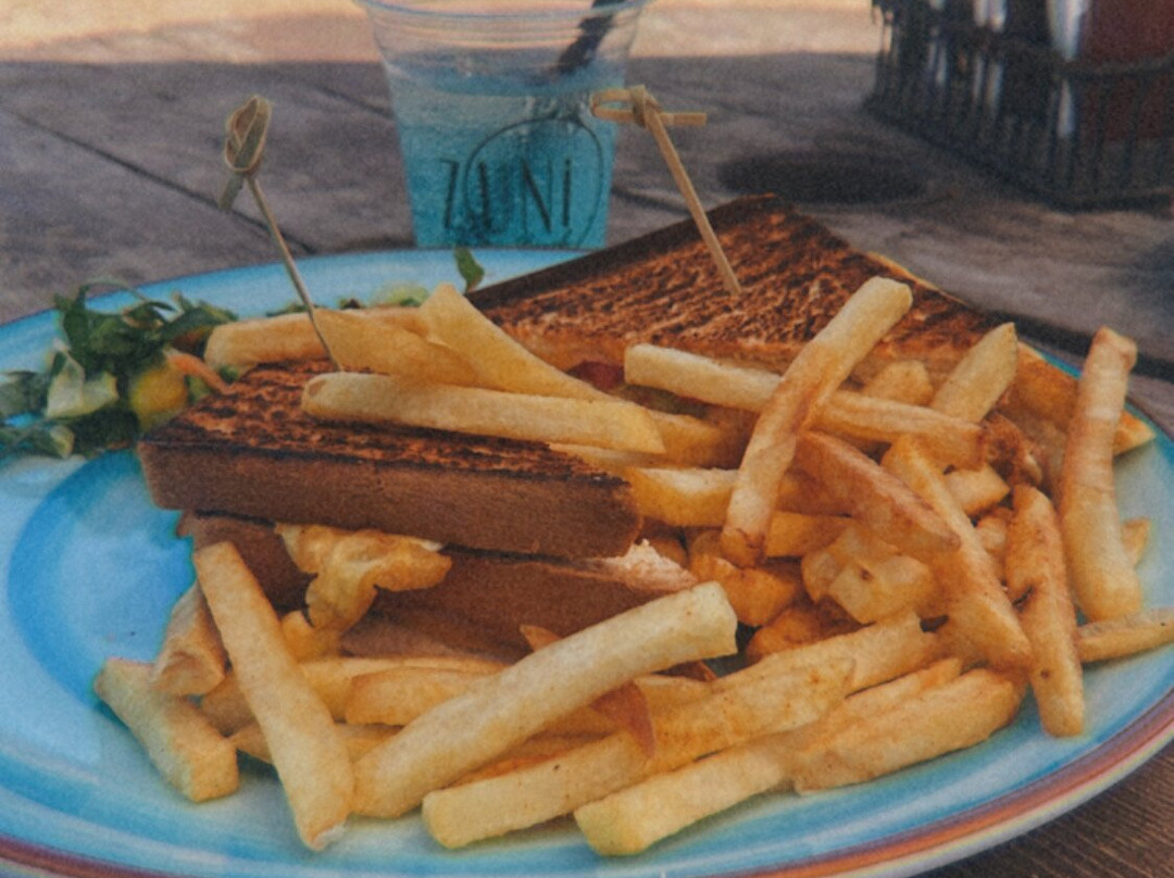 Zouni Beach Club-艾高娜必去景点