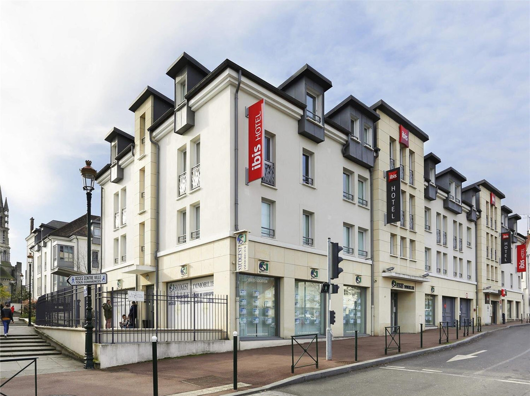 Boutervilliers酒店住宿-埃坦普宜必思酒店