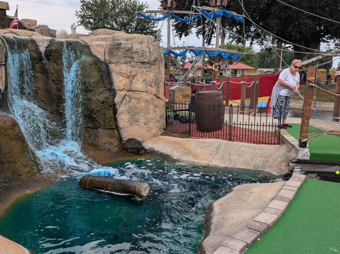 Professor Hacker's Lost Treasure Golf and Maze-Ronks必去景点