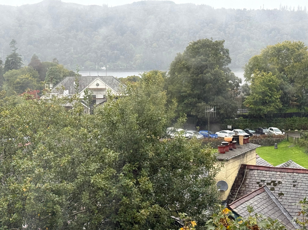 力推怀特住宿酒店主图