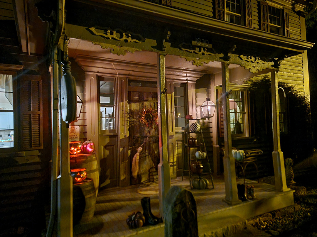 Lantern Tours of the Ghosts of Zoar-Zoar必去景点