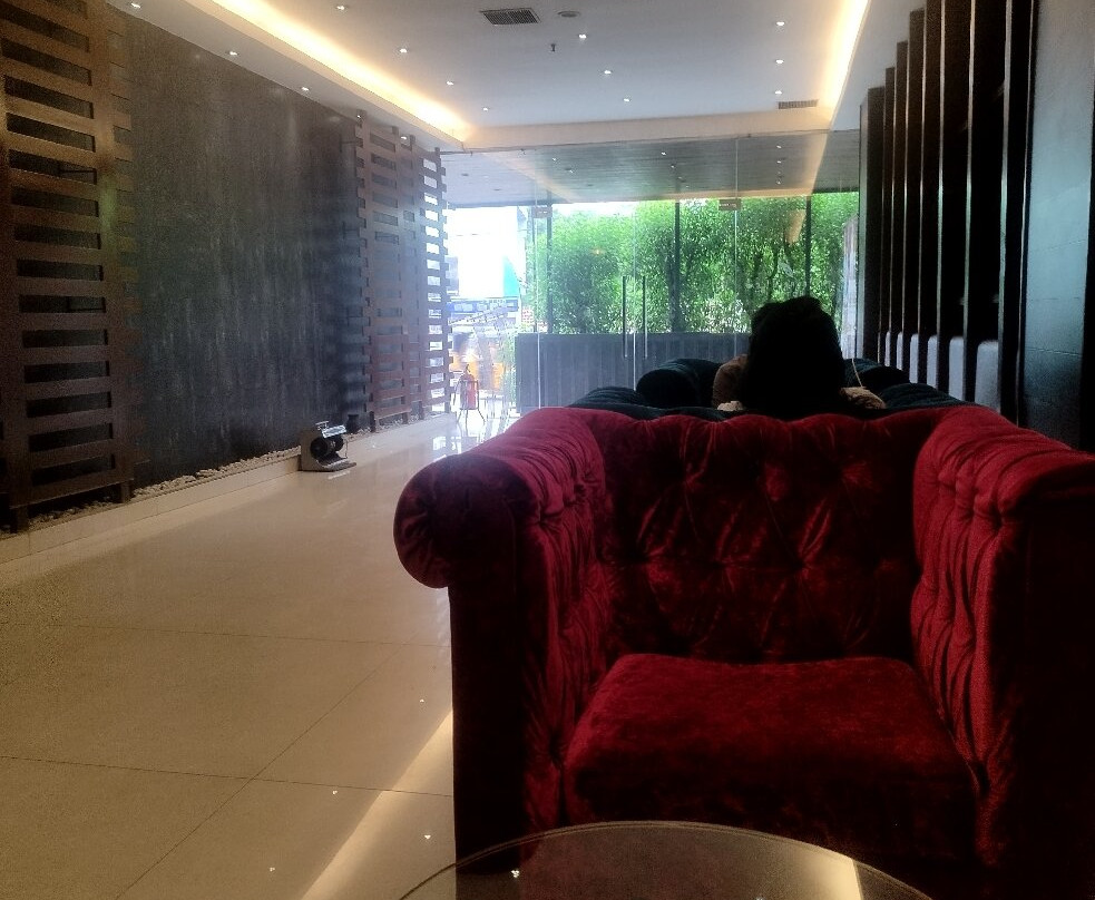 The Purple Leaf Hotel主图