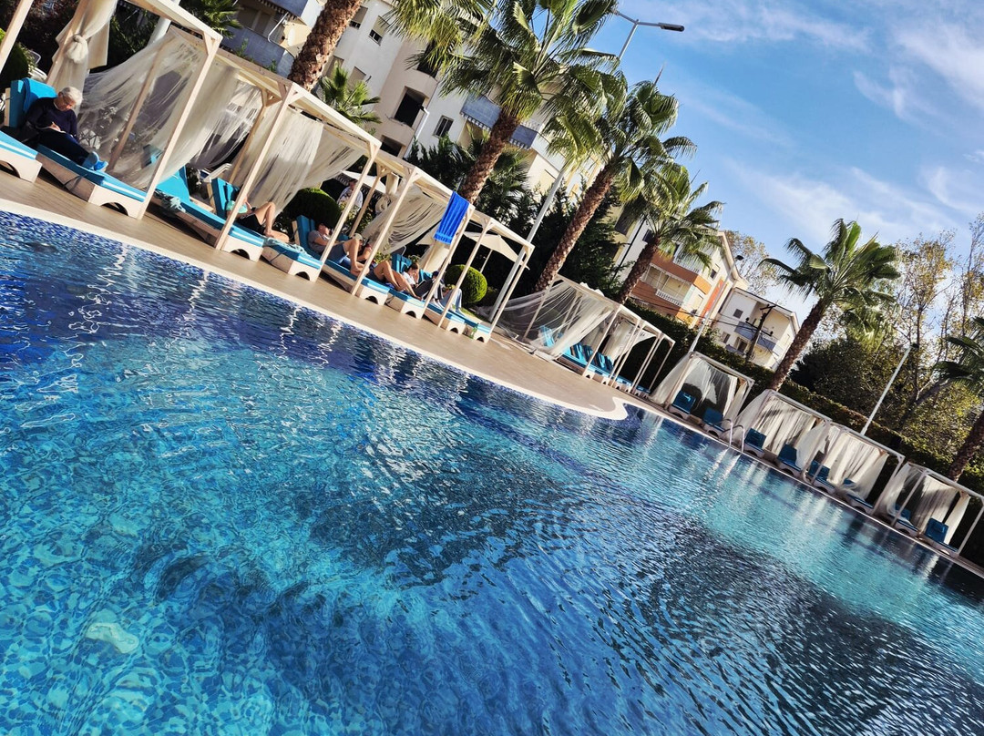 Henry Resort And Spa