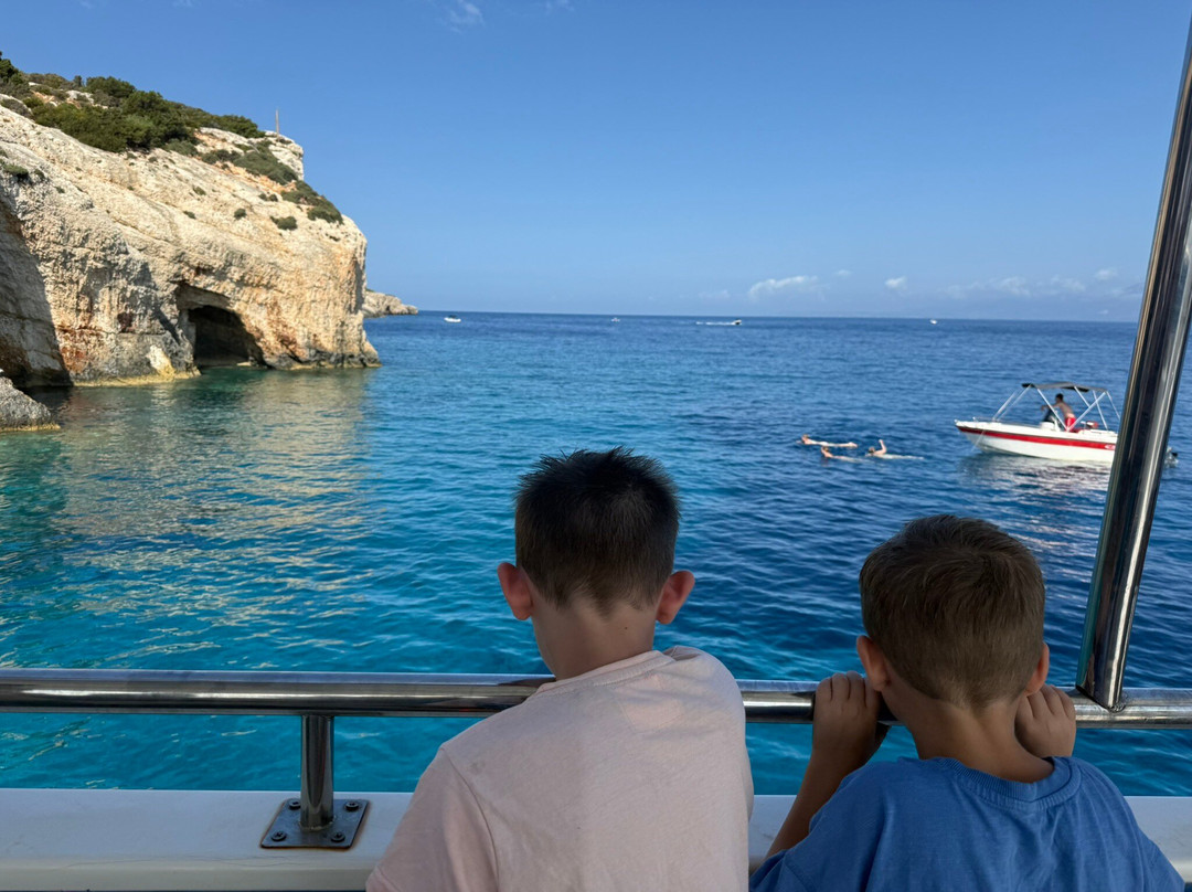 Golden Dolphin-阿雷克斯必去景点