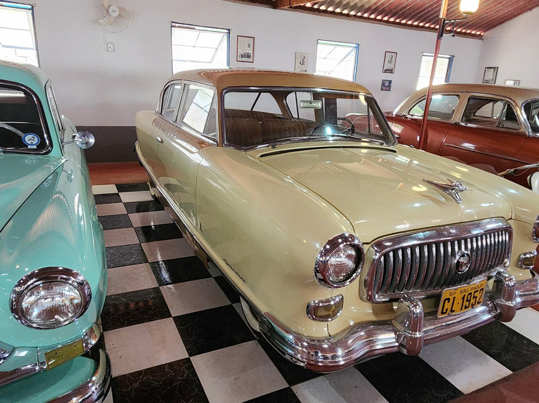 Museu Do Automovel Da Estrada Real-蒂拉登特斯必去景点