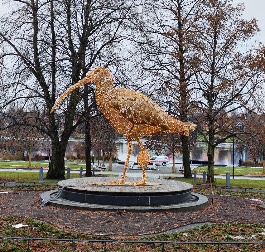 Standing Man-于默奥必去景点