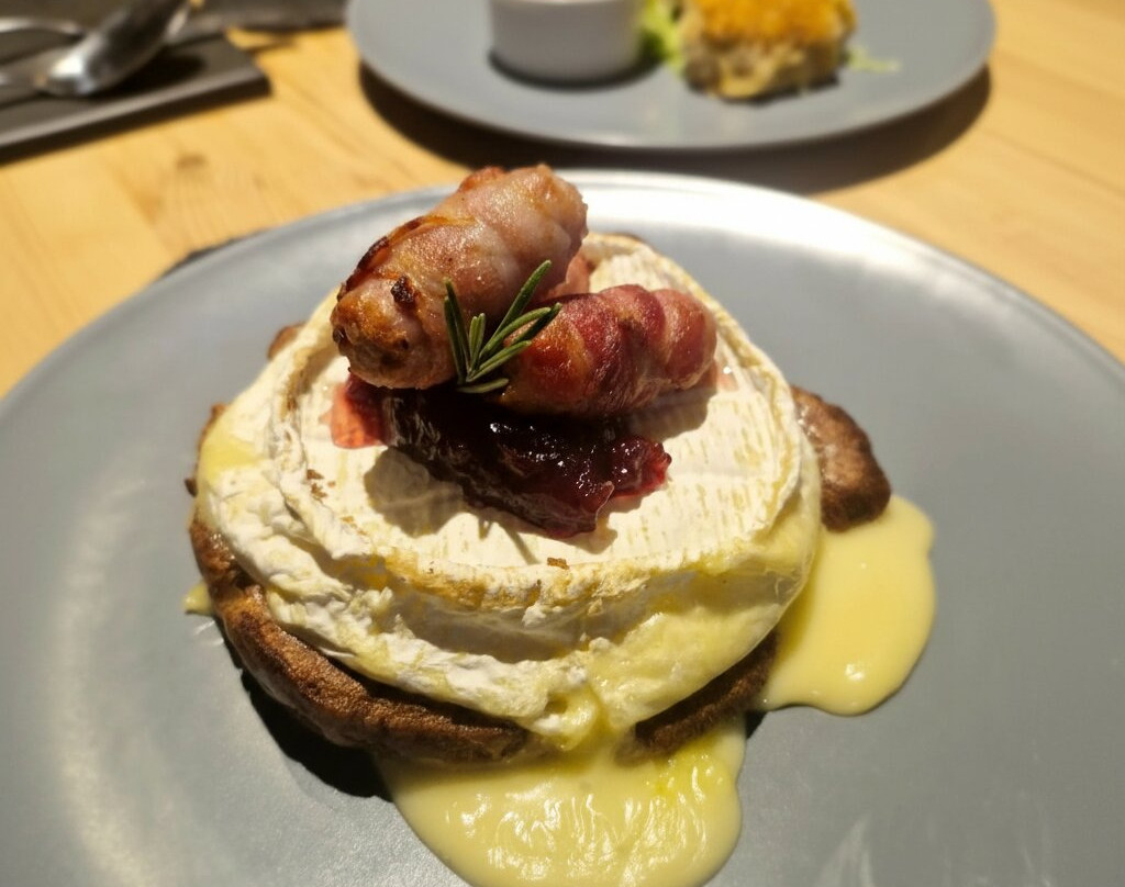 The Black Lion Royal Hotel主图