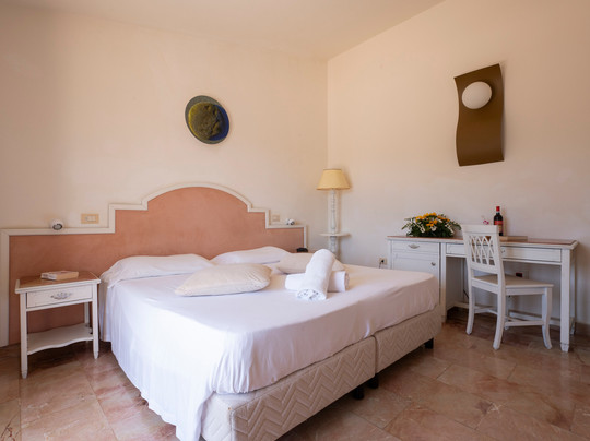 德尔菲诺海滩酒店主图