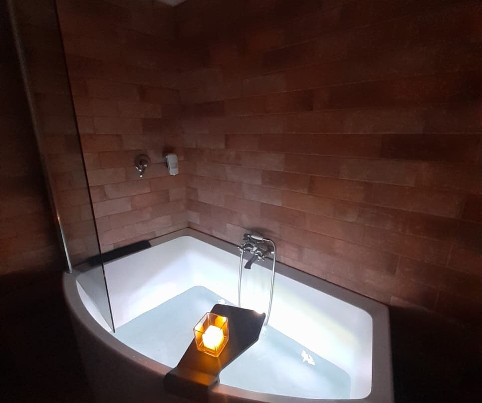 马尔瓦西奥泳池按摩浴缸套房别墅主图