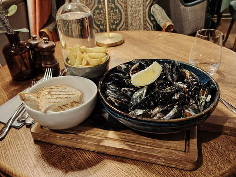 The Feathers Hotel主图