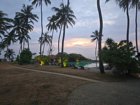 隆威利度假村酒店主图