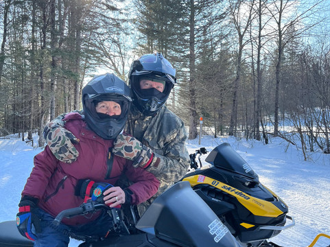 Munising Snowmobile Rentals-缪尼辛必去景点