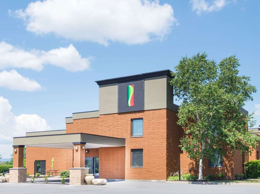 普拉茨堡速8酒店