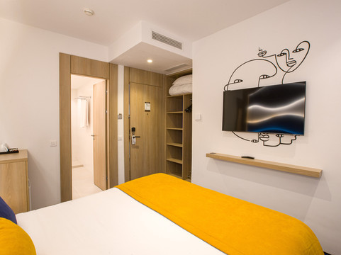 卡尔顿酒店主图