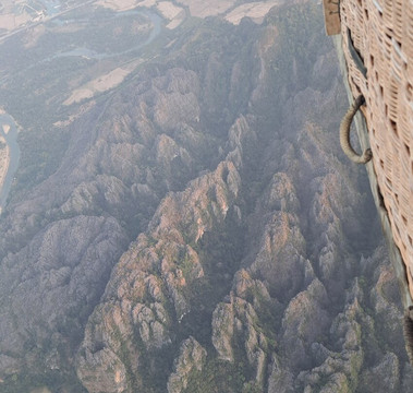 Above Laos Ballooning Adventures-旺阳必去景点