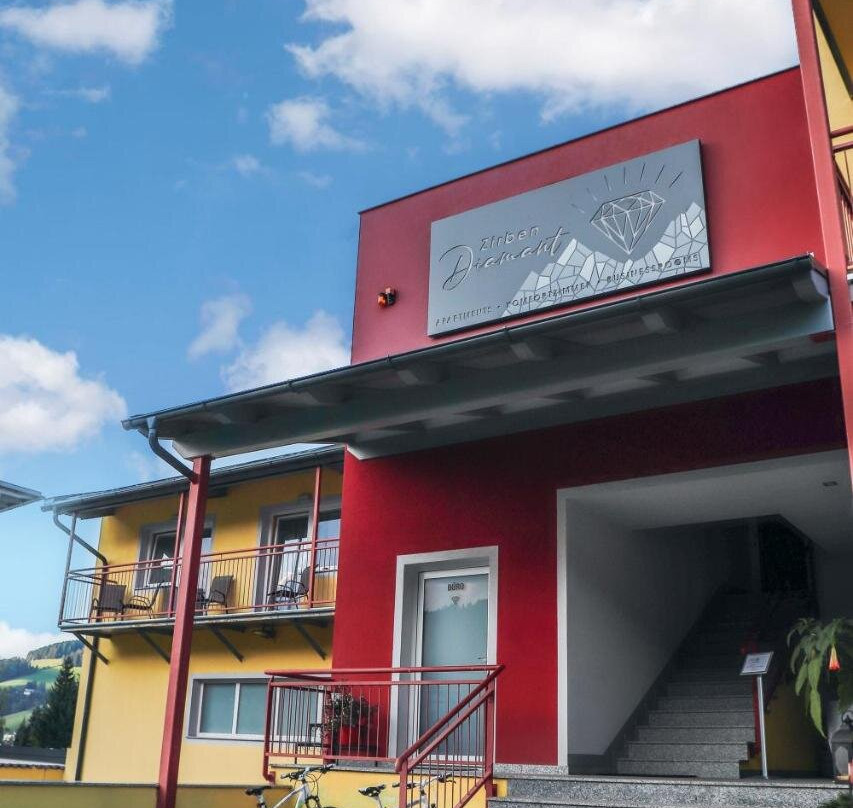 Zirben Diamant Rooms & Dogs