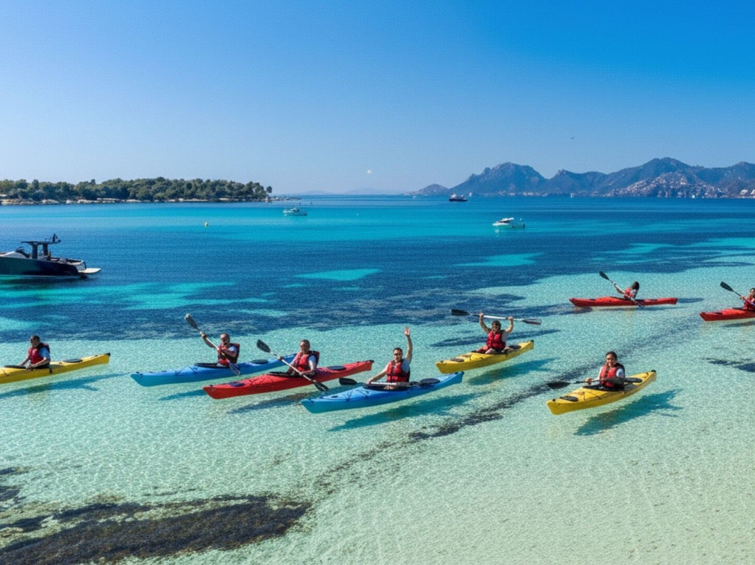 1.	AzurKay:  Aventures en kayak guidées sur les plus beaux spots de la Côte d’Azur