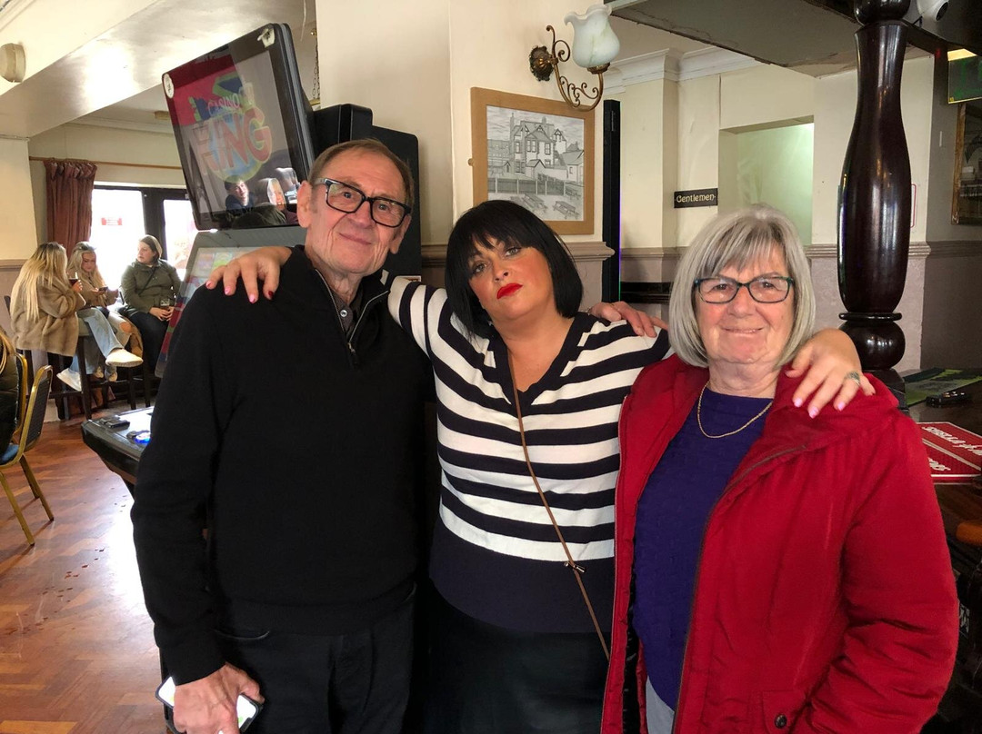 Barry Island Tours (pub Crawl Tours With Knock Off Nessa As Your Guide)-巴里必去景点