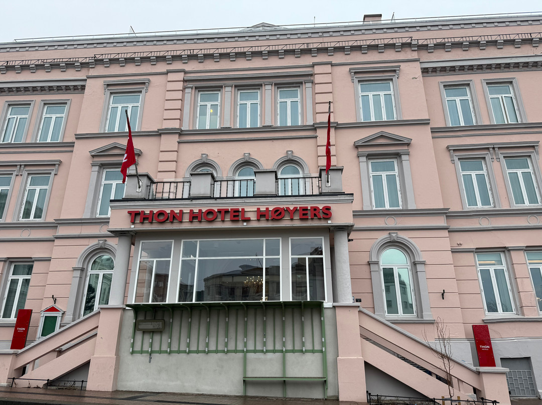敦豪耶斯酒店主图