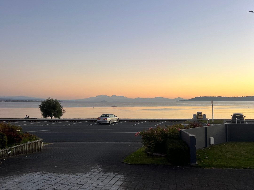 山墙湖滨汽车旅馆主图