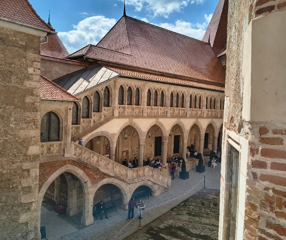 Castelul Corvinilor-Hunedoara必去景点