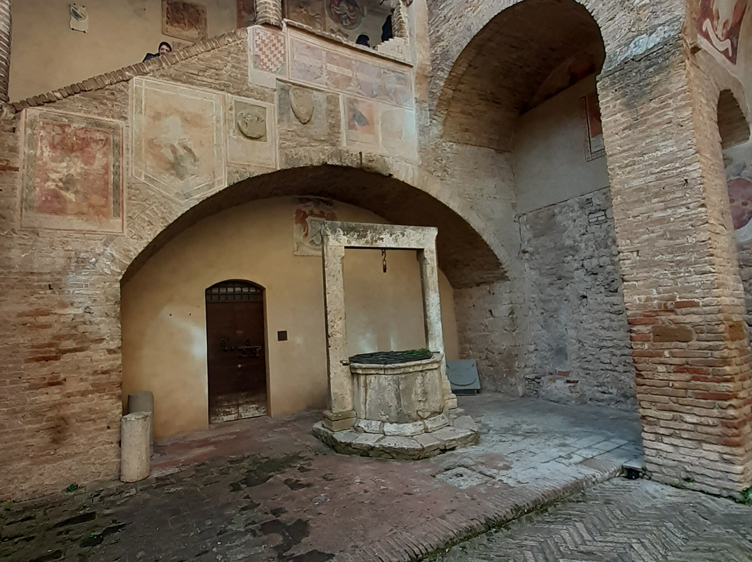 Palazzo Pubblico e Torre Grossa-圣吉米尼亚诺必去景点