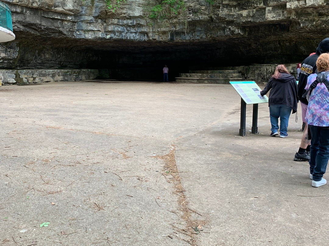 Dunbar Cave-克拉克斯维尔必去景点