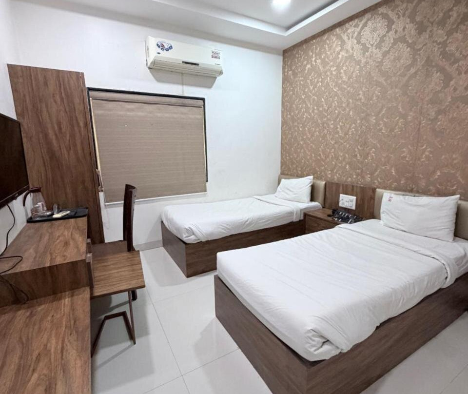 Hotel SR Executive, Akola