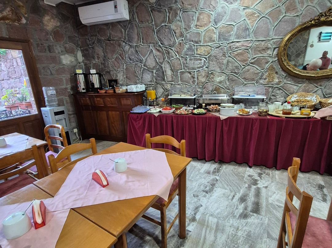 Iris Villa Hotel主图