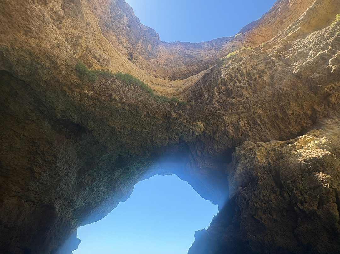 Praia da Senhora da Rocha-Porches必去景点