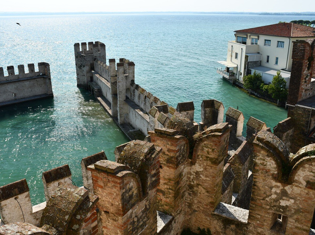 Castello Scaligero-锡尔苗内必去景点