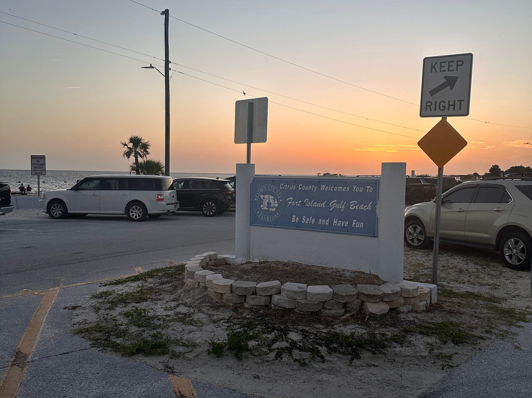 Fort Island Gulf Beach-克里斯特尔里弗必去景点
