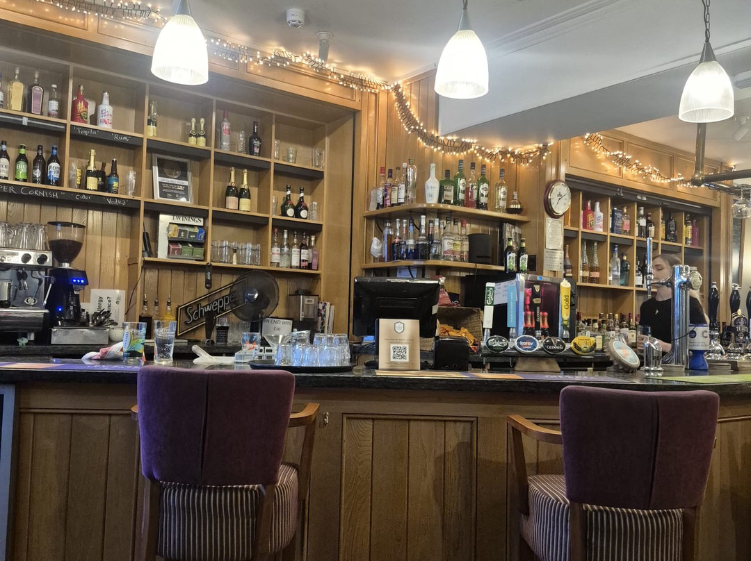 白鹿酒店主图