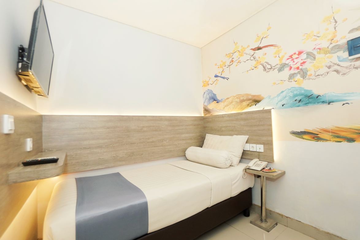 Front One Budget Slamet Riyadi-官方