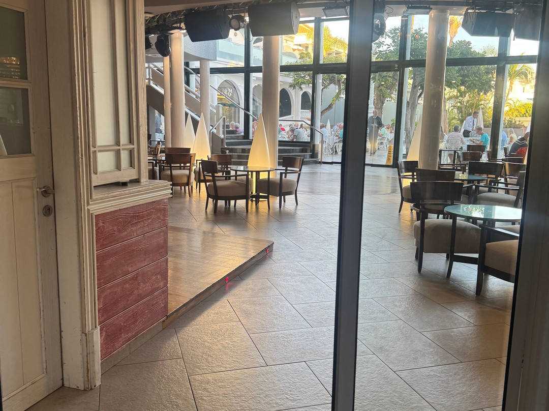 科隆瓜纳哈尼阿德里安酒店-限成人主图