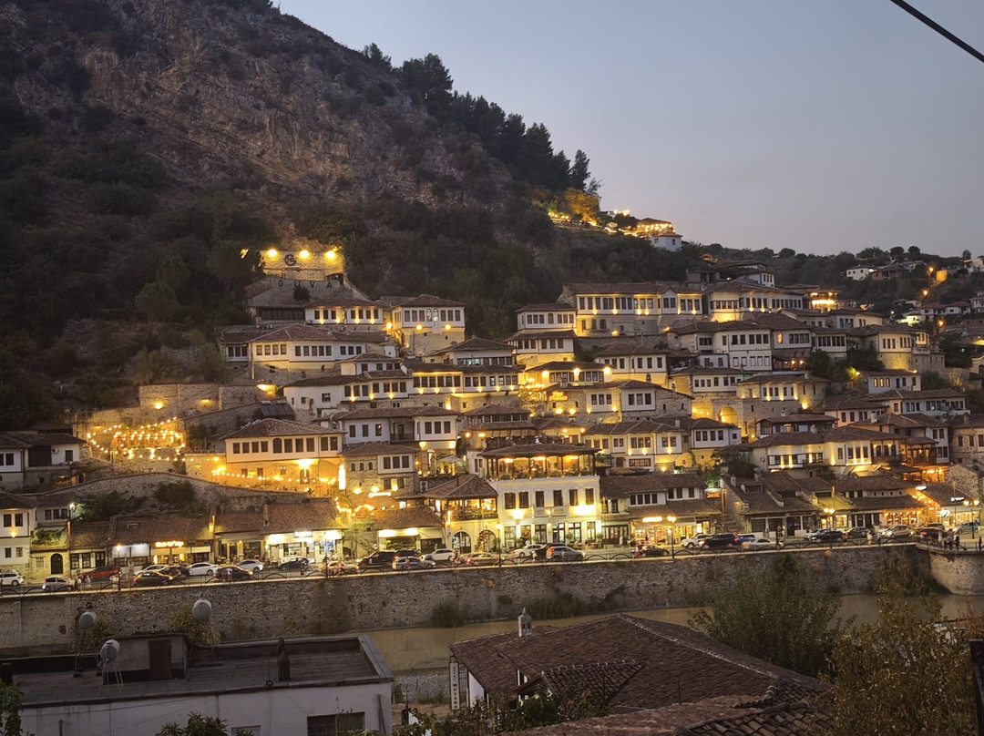 AMBER VILLAGE albanie
