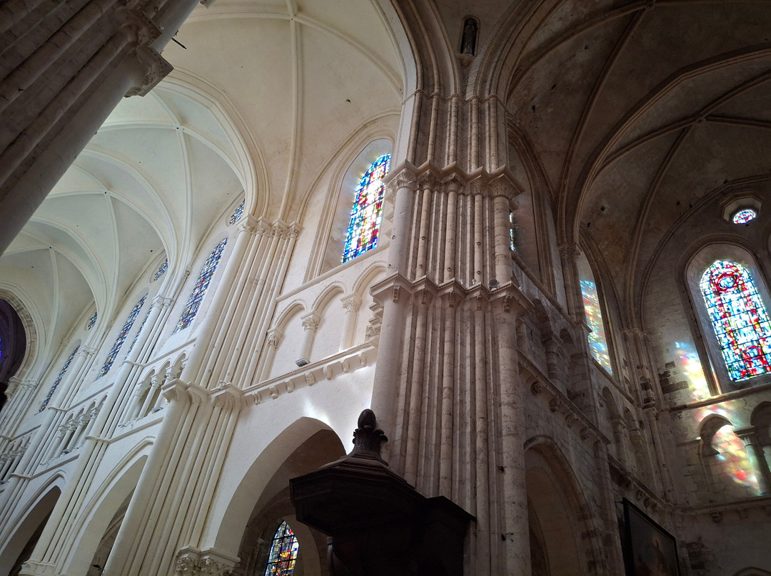 Eglise Saint-Nicolas-布洛瓦必去景点