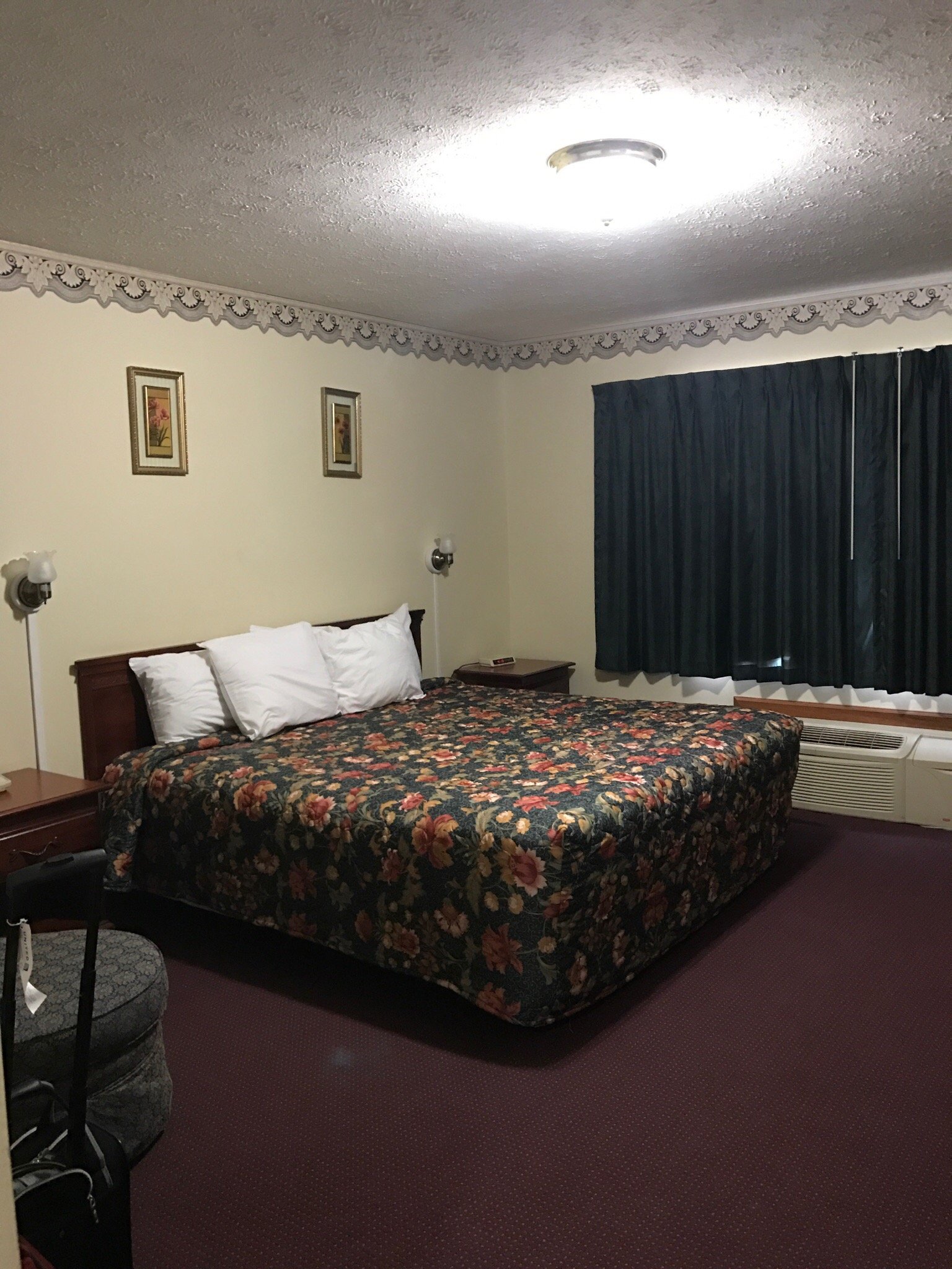 Attica Inn-官方