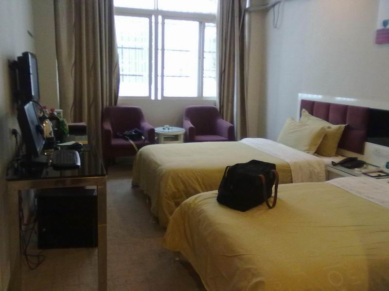 咸宁市酒店住宿-艺居假日酒店