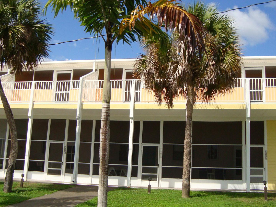 Captain's Table Hotel