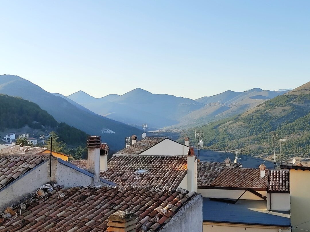 Borgo Fortificato-Castelvecchio Calvisio必去景点