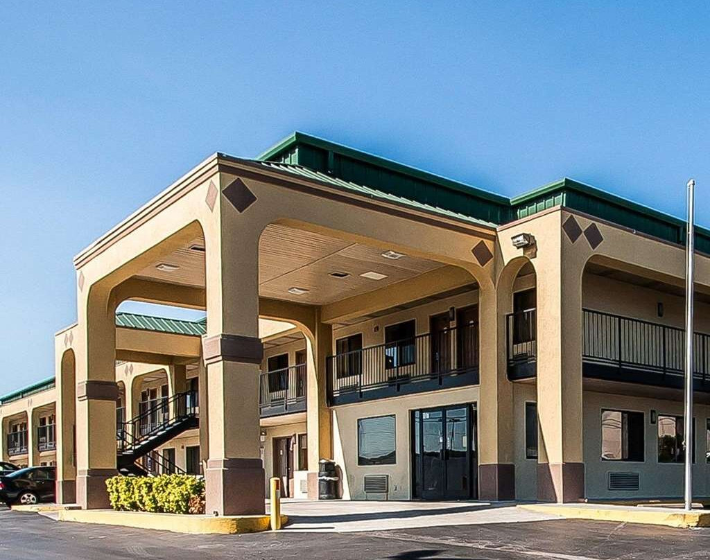 Econo Lodge Inn & Suites Southeast