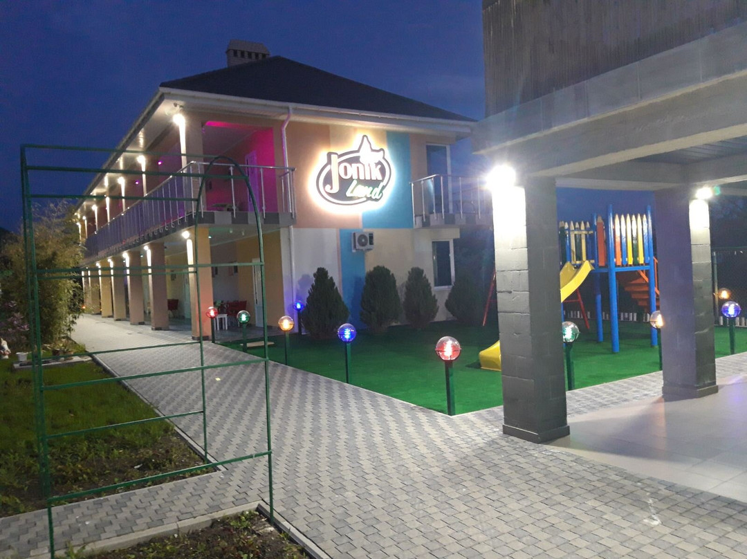 Jonik Land